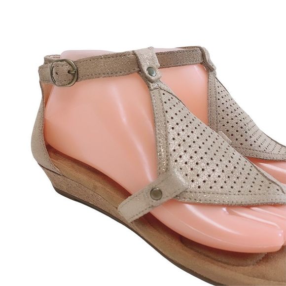 KOOLABURRA By UGG Briona Perforated Amphora Ankle Strap Wedge Sandal - Picture 2 of 11